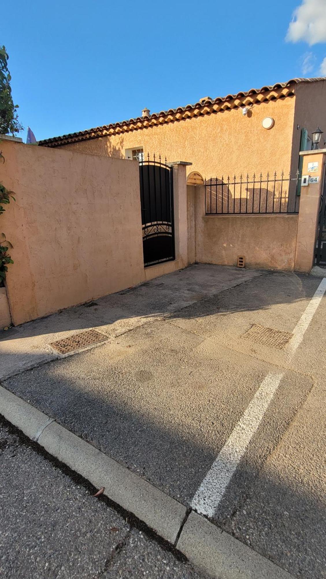 Le Petit Chez Nous Gite Climatise Jardin Pignans Екстериор снимка