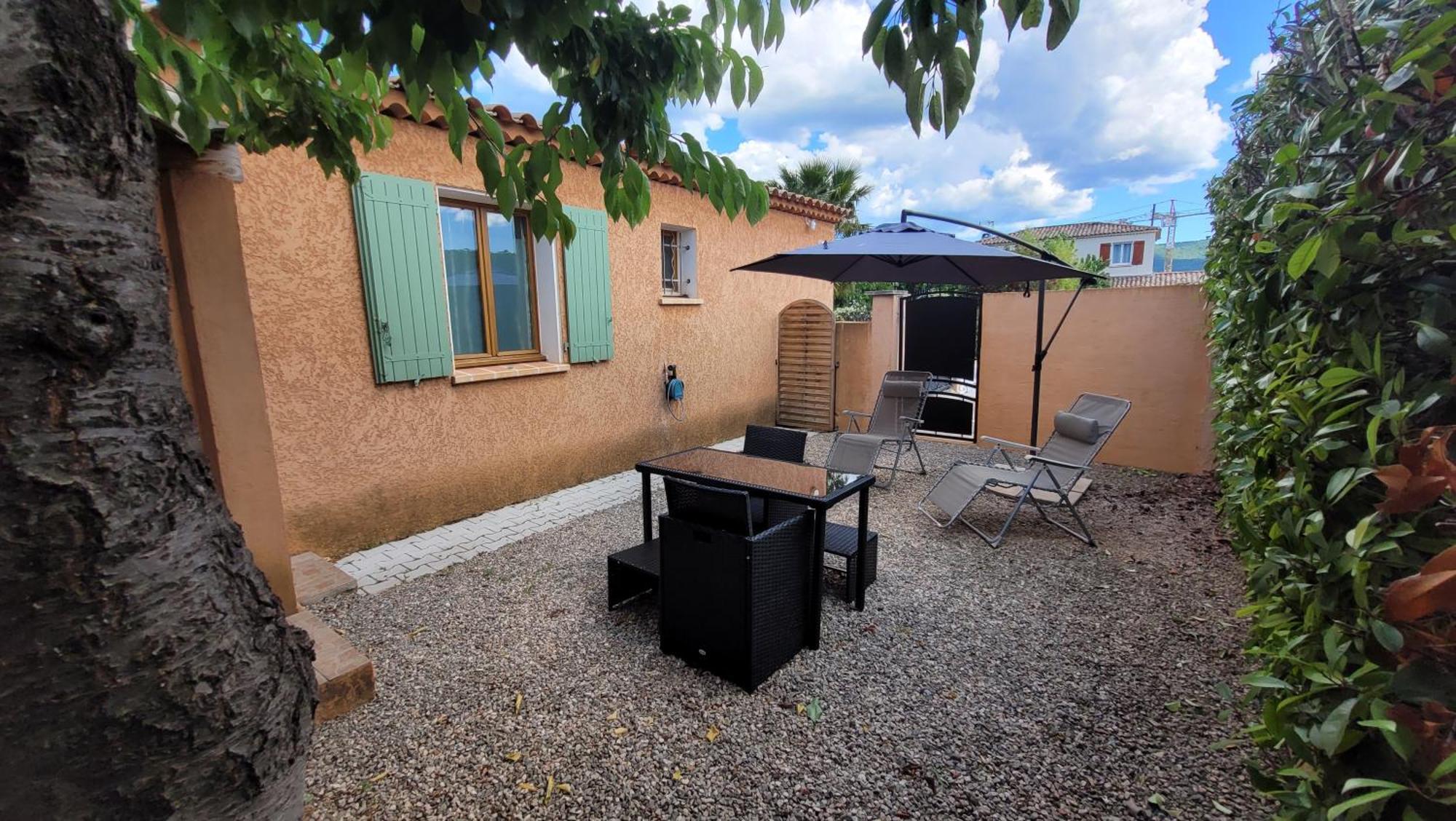 Le Petit Chez Nous Gite Climatise Jardin Pignans Екстериор снимка