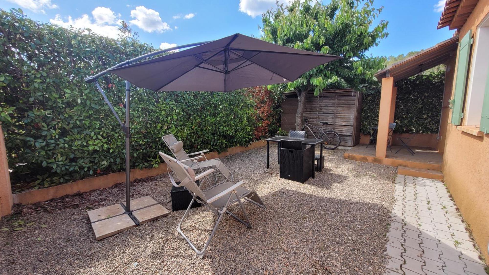 Le Petit Chez Nous Gite Climatise Jardin Pignans Екстериор снимка