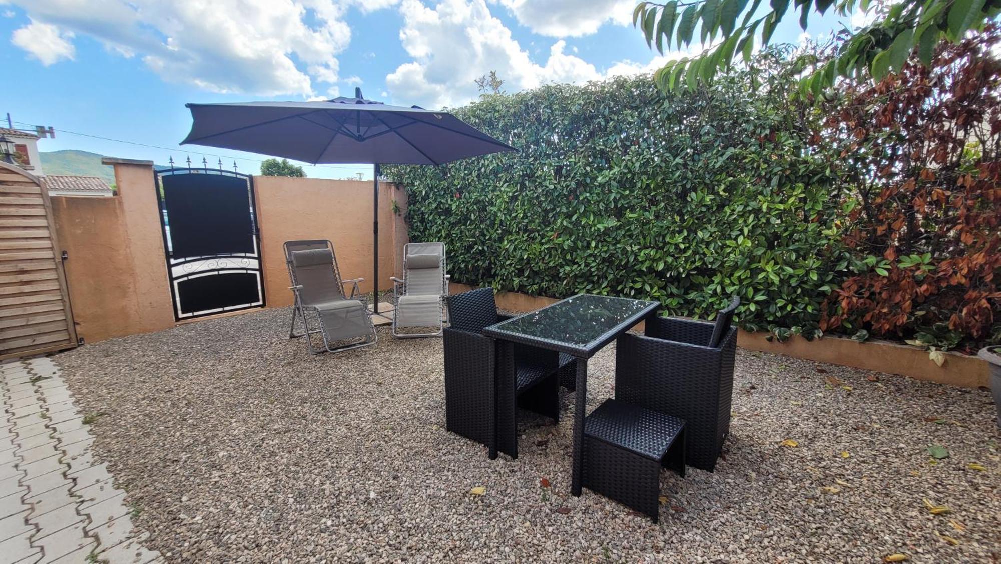 Le Petit Chez Nous Gite Climatise Jardin Pignans Екстериор снимка